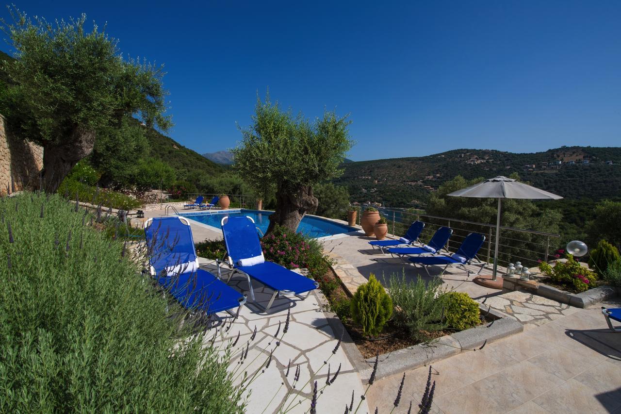 Villas Amantea- Four Villas With Big Pool And Infinity Pool Ferienhaus
